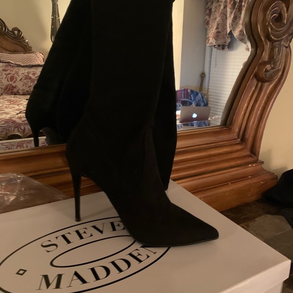 Steve Madden Black Suede Knee Boot Size 8.5